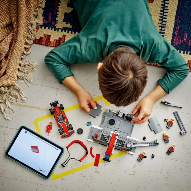 LEGO City 60443 Stacja Pit-Stop F1 z mechanikami i samochodem Ferrari