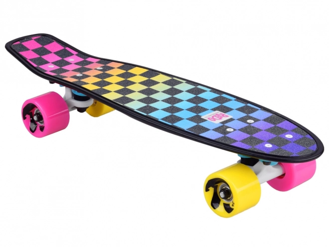Kolorowy retro pennyboard z wzorem szachownicy