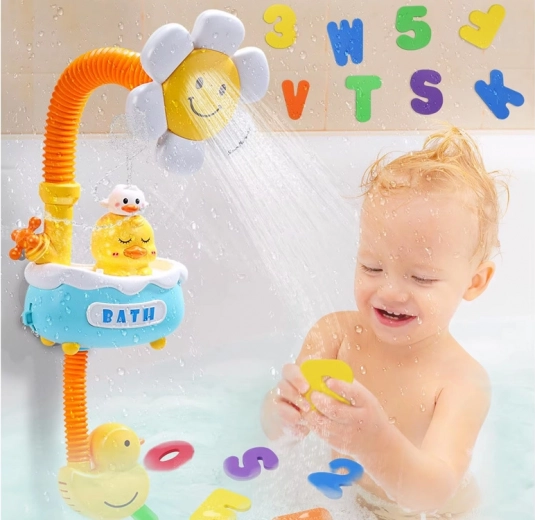 Delikatny wodny prysznic z uśmiechniętego kwiatu