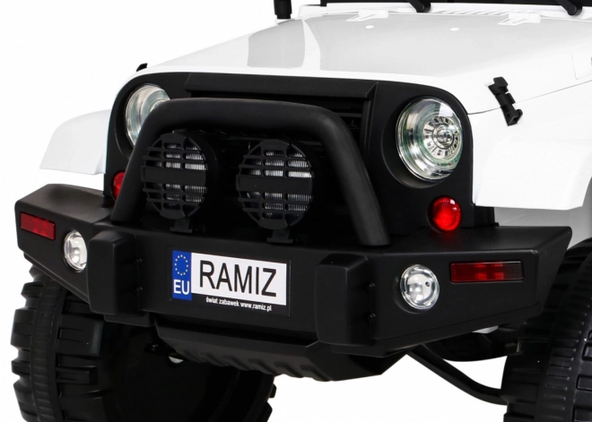 Dziecięcy samochodzik elektryczny All Terrain Jeep Biały