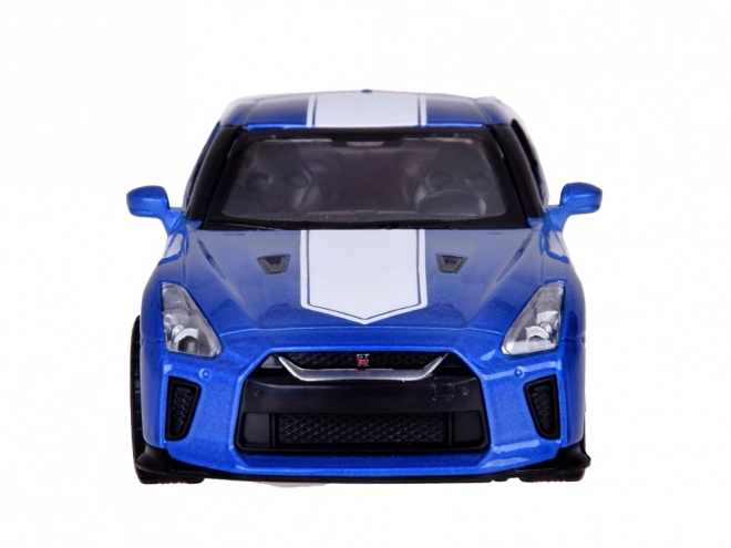 Auto Nissan GT-R z otwieranymi drzwiami