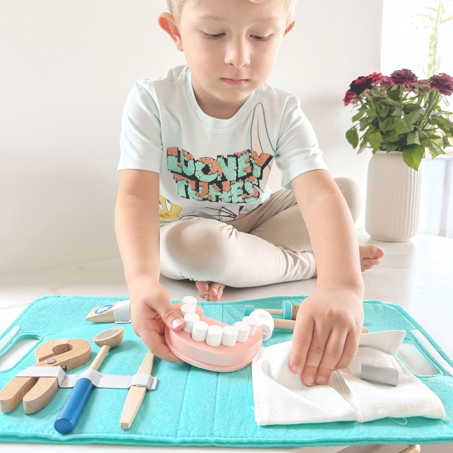 Zestaw małego dentysty w kufrze od TOOKY TOY