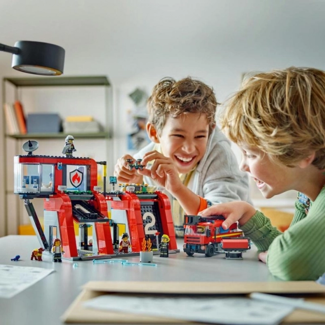 LEGO2 City 60414 Strażnica z wozem strażackim