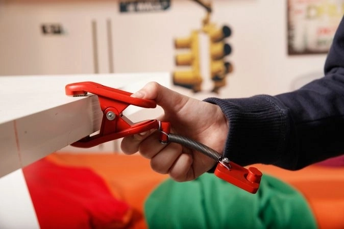 Szybka instalacja dzięki solidnym klipsom
