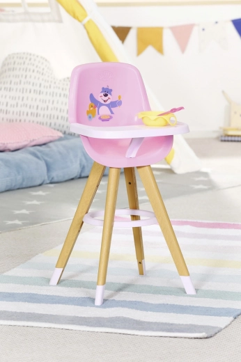 Przestronny stolik do karmienia i tworzenia