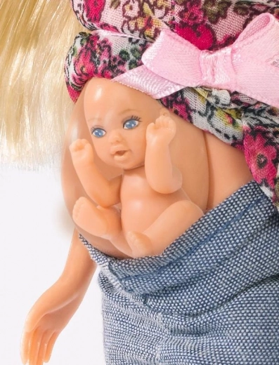 Otwierany brzuszek i niemowlę w środku