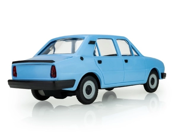 Auto Škoda 120 plastik 21cm w pudełku 22x10x8cm