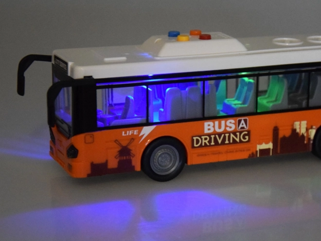 Duży autobus z dźwiękami i światłami