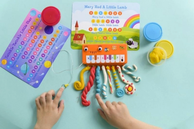 Dziecięce pianino z modeliny 4M
