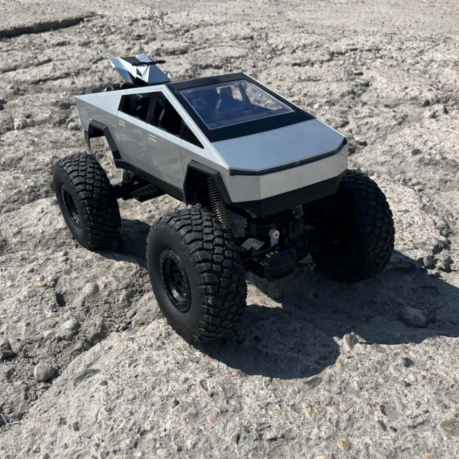Zatrudniony model Pickupu Climbing Vehicle 1:8 2,4GHz