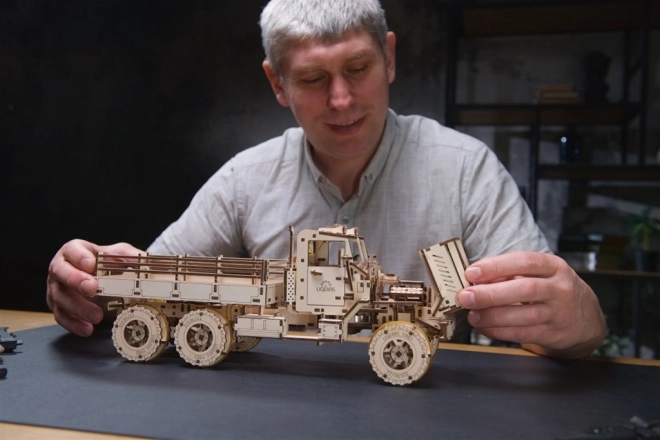 Ugears 3D drewniane mechaniczne puzzle Ciężarówka CARGO