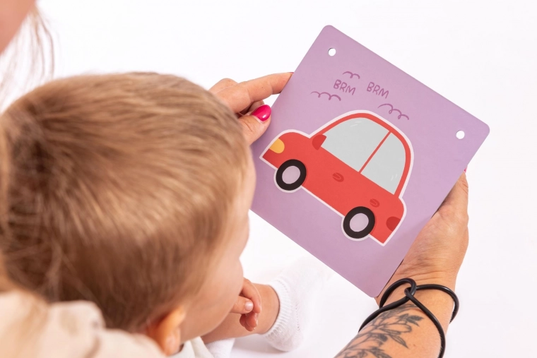 Duże, trwałe i łatwe do chwytania karty