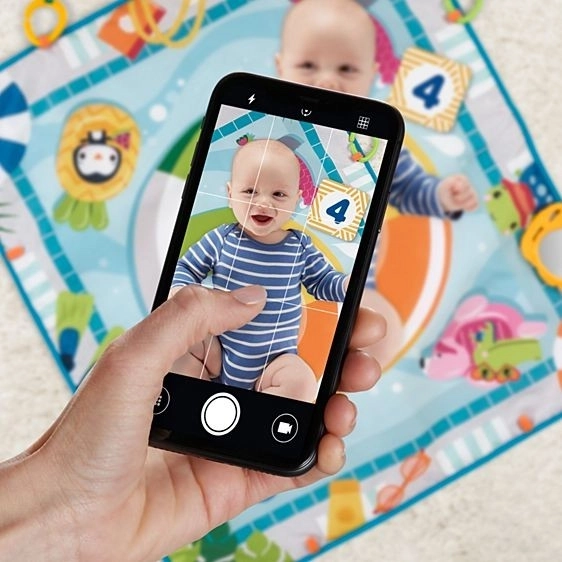 Fisher Price mata edukacyjna z motywem basenu