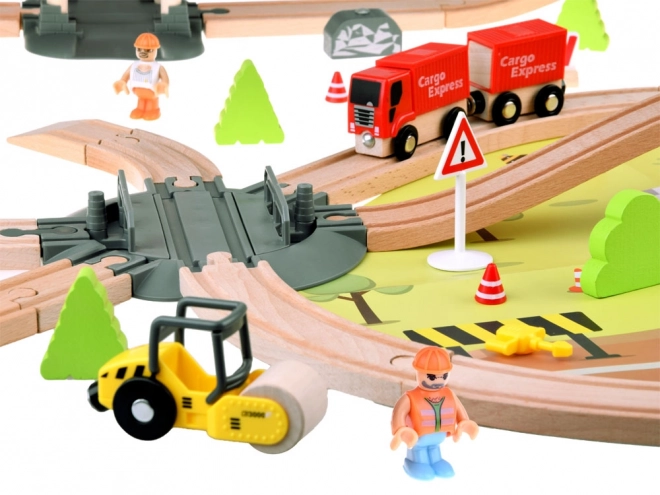 Drewniana kolejka dla dzieci z bazą transportową i dźwigiem
