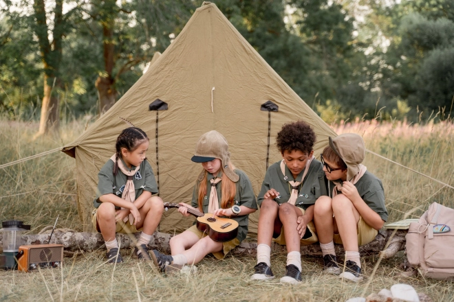 Drewniane ukulele dla dzieci z 4 nylonowymi strunami, brązowe ECOTOYS