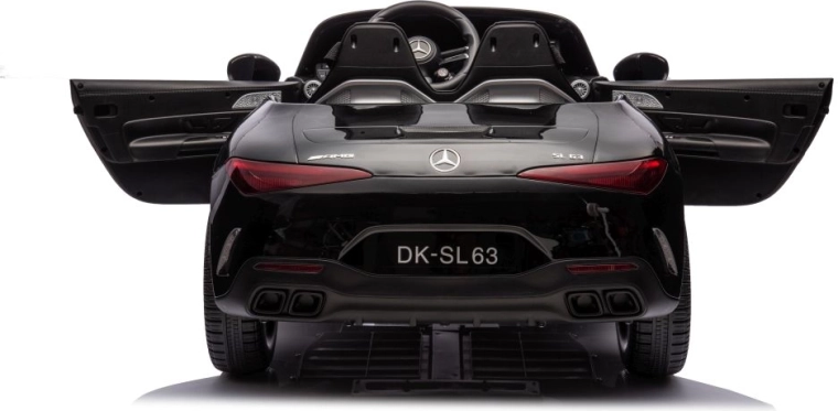 Otwierane drzwi i funkcjonalny kokpit