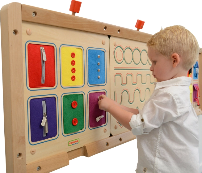 Nastienna tablica montessori do zapinania – suwaki, guziki i napy MASTERKIDZ