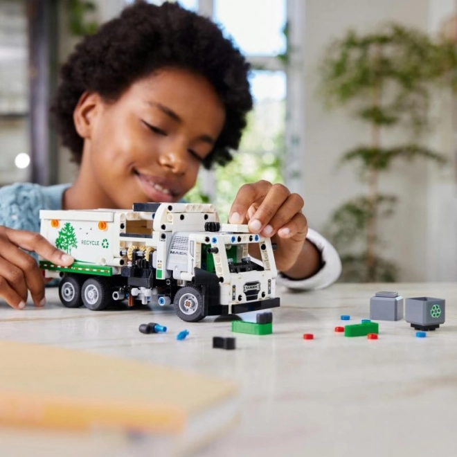 LEGOae Technic 42167 Elektryczny Śmieciarka Mackae LR