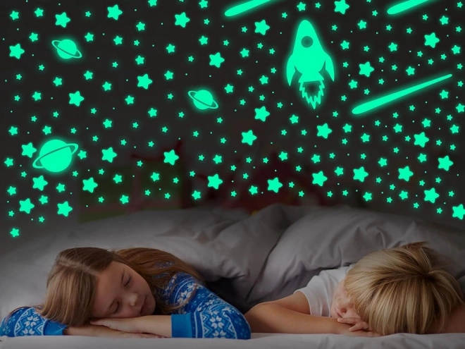 Fluorescencyjne świecące naklejki gwiazdy