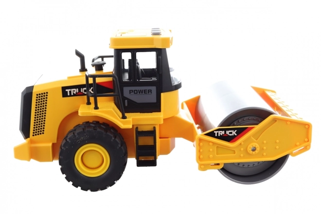 Walec 1:16 na baterie z bezwładnikiem