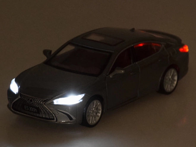 Model samochodu Lexus ES300h 1:35 z oświetleniem i dźwiękiem