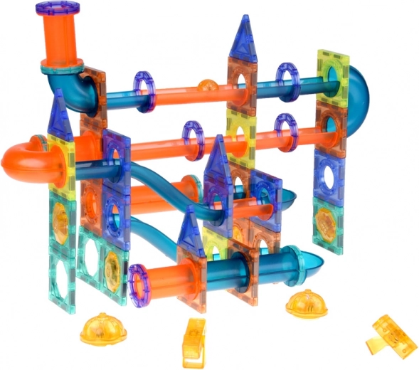 Przezroczyste rurki i płynny przejazd kulek