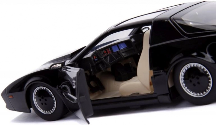 Otwierane drzwi i maska