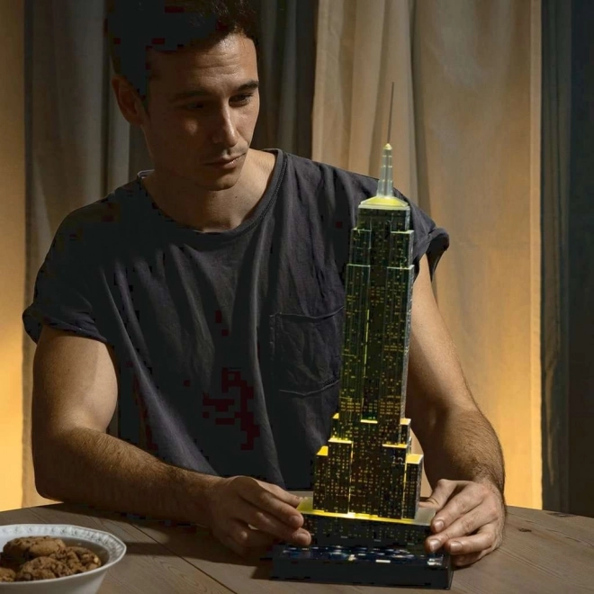 RAVENSBURGER Świecąca 3D układanka Edycja Nocna Empire State Building 216 elementów