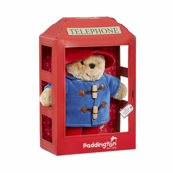 Pluszowy miś Paddington w budce telefonicznej