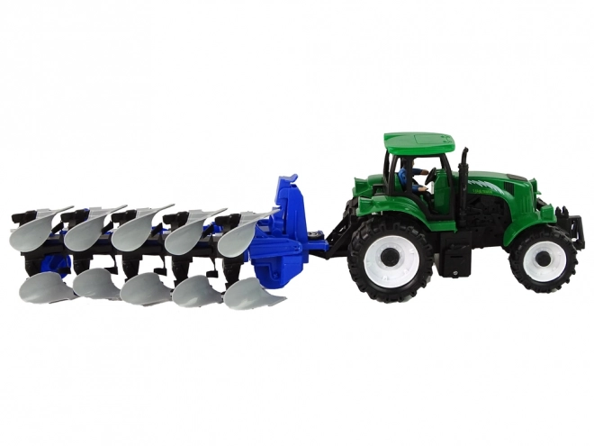 Zielony traktor rolniczy z pługiem