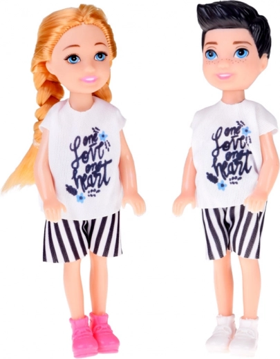 Dwie figurki i bezpieczne siedzenia