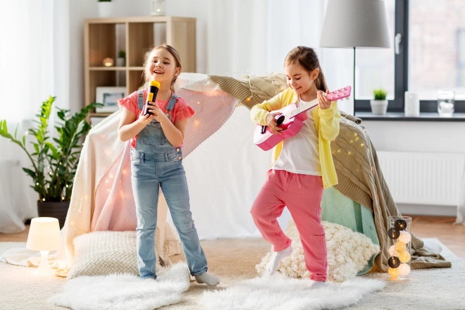 Dziecięca drewniana gitara, metalowe struny, różowa ECOTOYS