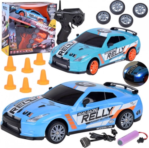 RC driftujące auto z pilotem 1:24 z pachołkami i zapasowymi kołami