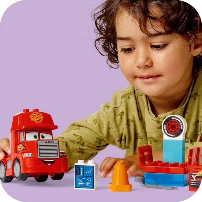 LEGO DUPLO Disney Cars Maniek na wyścigach