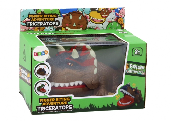 Gryzący dinozaur triceratops