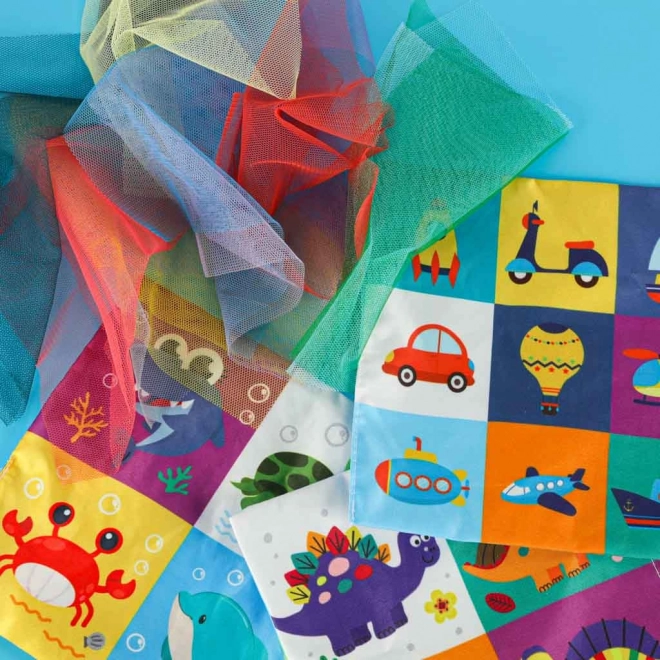 Montessori pudełko sensoryczne z kolorowymi chusteczkami i zwierzątkami