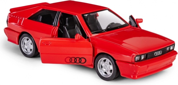 Otwierane drzwi i realistyczne wnętrze