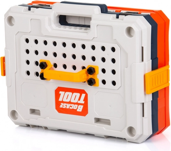 Kuferek, który zmienia się w stół roboczy