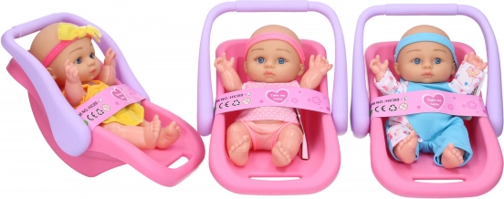 Dziecko w przenośnym foteliku 20 cm
