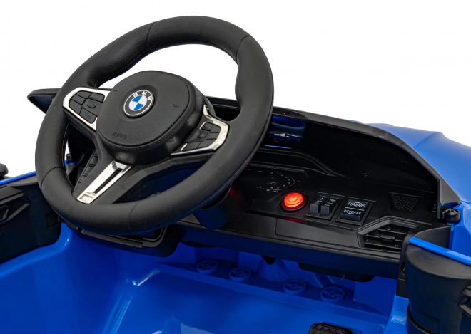 BMW M4 Pojazd Biały – Niebieski