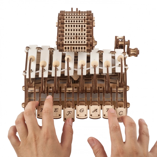 Ugears drewniany mechaniczny model instrumentu muzycznego Celesta