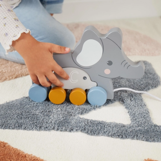 Wyjmowane małe słoniątko dla większej zabawy