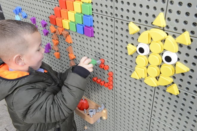 Zestaw narzędzi Masterkidz z wiertarką i 8 elementami do tablicy naukowo-kreatywnej STEM