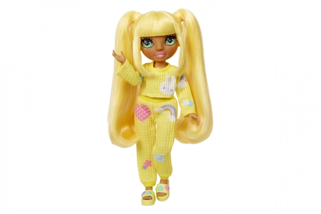 Rainbow High Junior Fashion lalka w piżamie - Sunny Madison