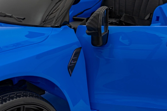 BMW M4 Pojazd Biały – Niebieski