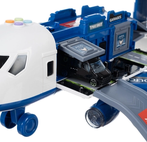 Otwierany samolot z parkingiem i rampami