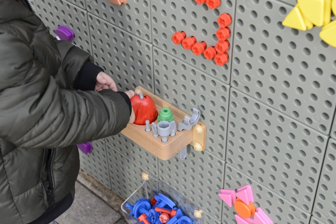 Zestaw narzędzi Masterkidz z wiertarką i 8 elementami do tablicy naukowo-kreatywnej STEM