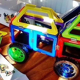 Magnetyczna układanka GeoSmart Kosmiczna Ciężarówka 42 elementy