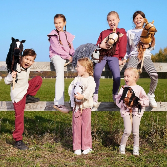Koń na kijku Hobby Horse z kolekcji HOPPIHORSE Sport Edition w kolorze białego lamparta