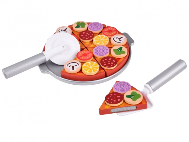 Drewniana pizza do krojenia z dodatkami
